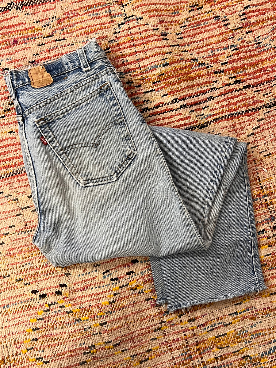 Vintage Frayed Hem Levi's Jeans - W32 L28
