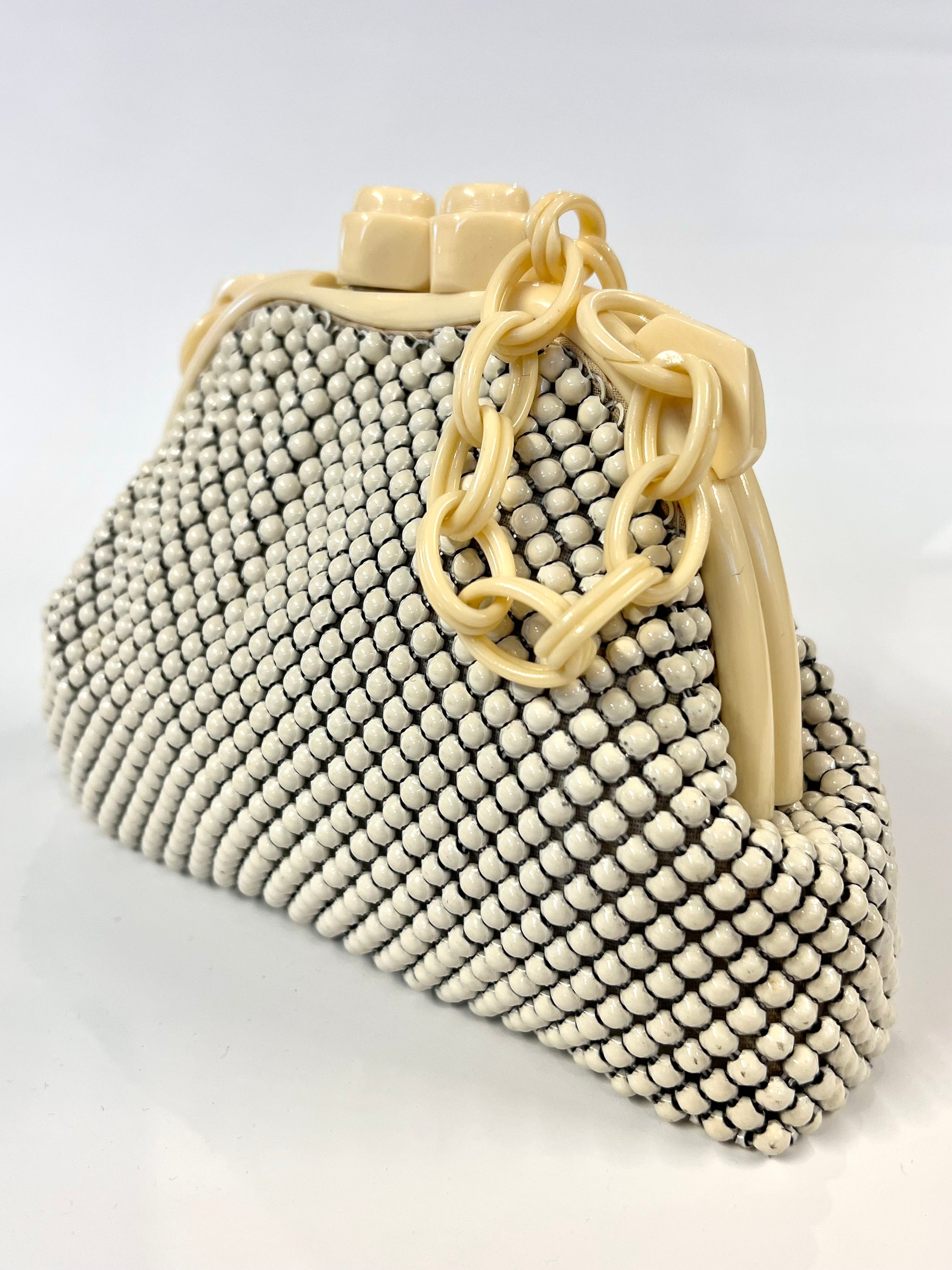 0B62EAE5-92F9-469E-9BCA-