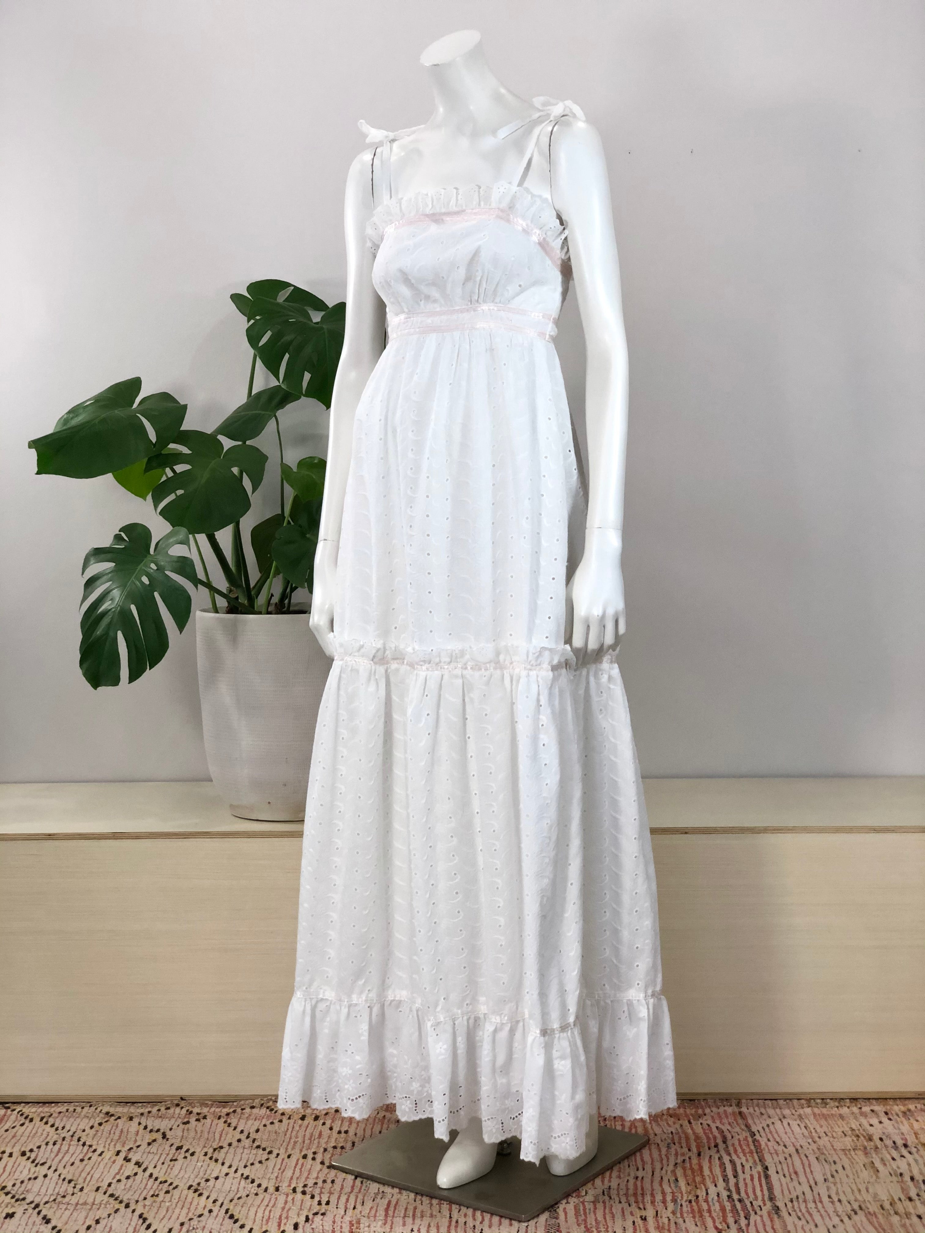 vintage white cotton eyelet maxi prairie sundress w/ pink ribbon trim hong kong vintage vintage white cotton eyelet maxi prairie sundress w/ pink ribbon trim hong kong vintage