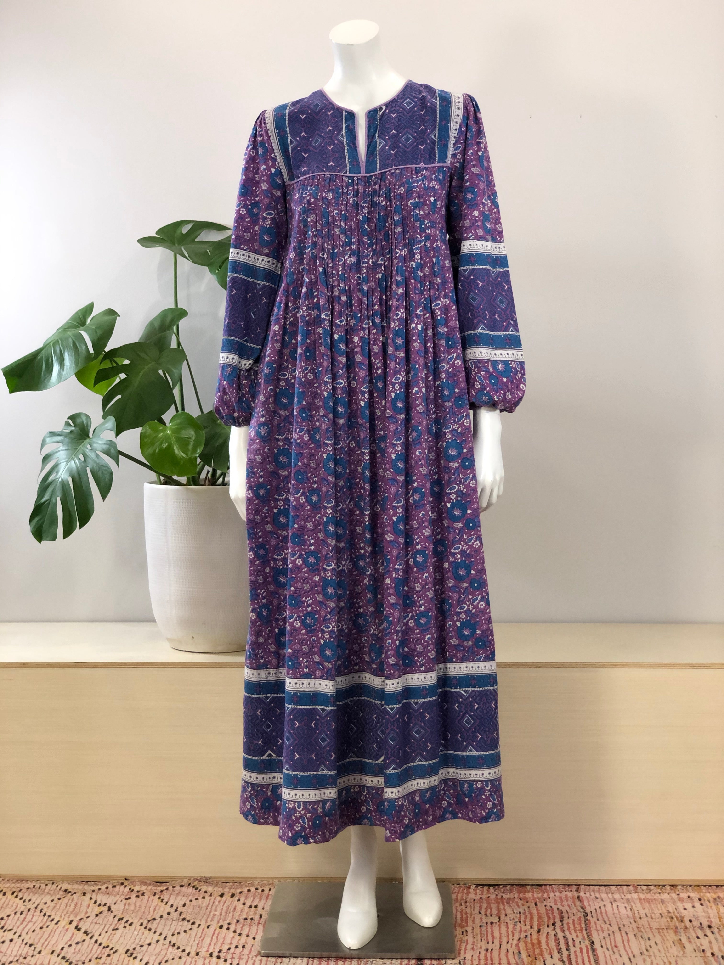 vintage block print Indian cotton caftan dress w/ pockets 80s – hong kong vintage vintage block print Indian cotton caftan dress w/ pockets 80s – hong kong vintage