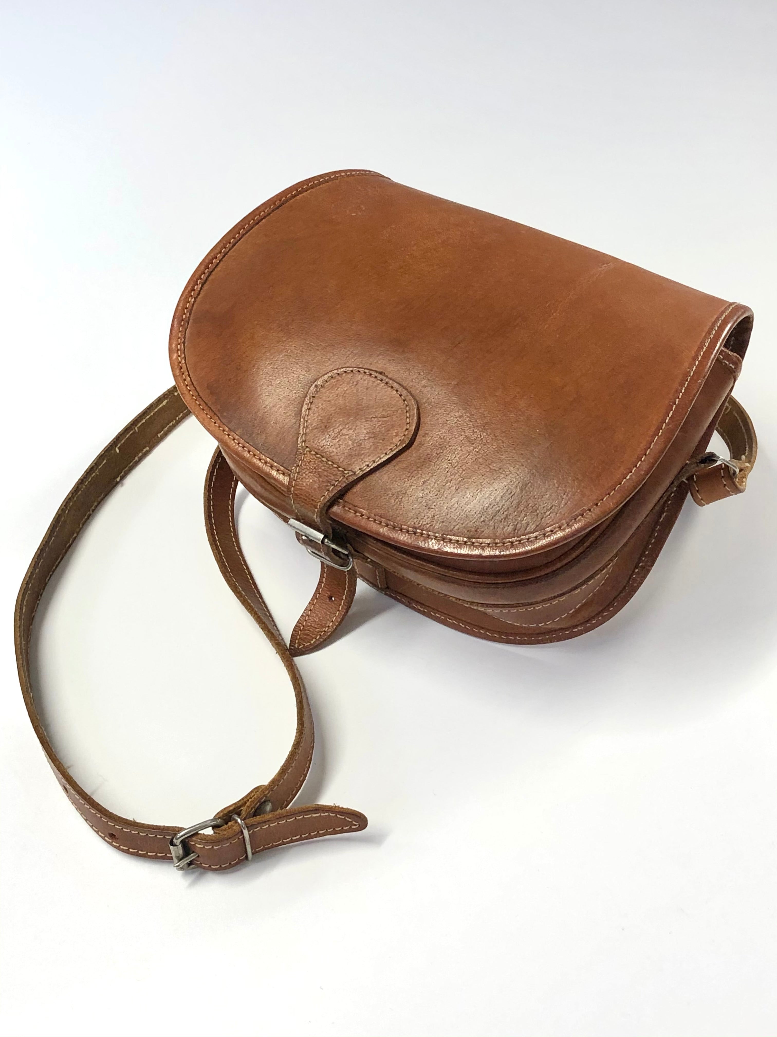 7 Inch Leather Crossbody Bag in VINTAGE TAUPE