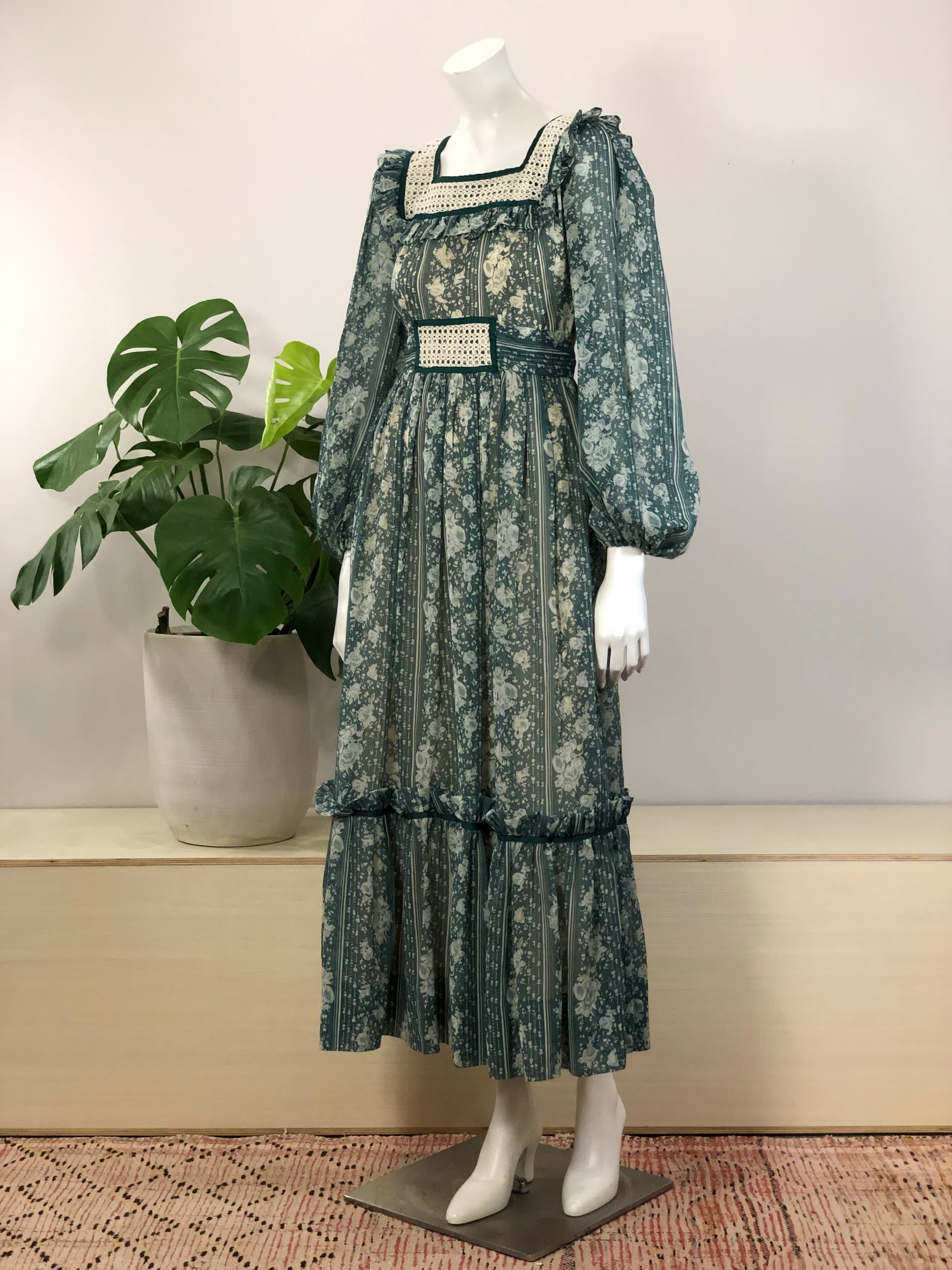 vintage forest green floral print ruffled prairie dress 70s hong kong vintage vintage forest green floral print ruffled prairie dress 70s hong kong vintage