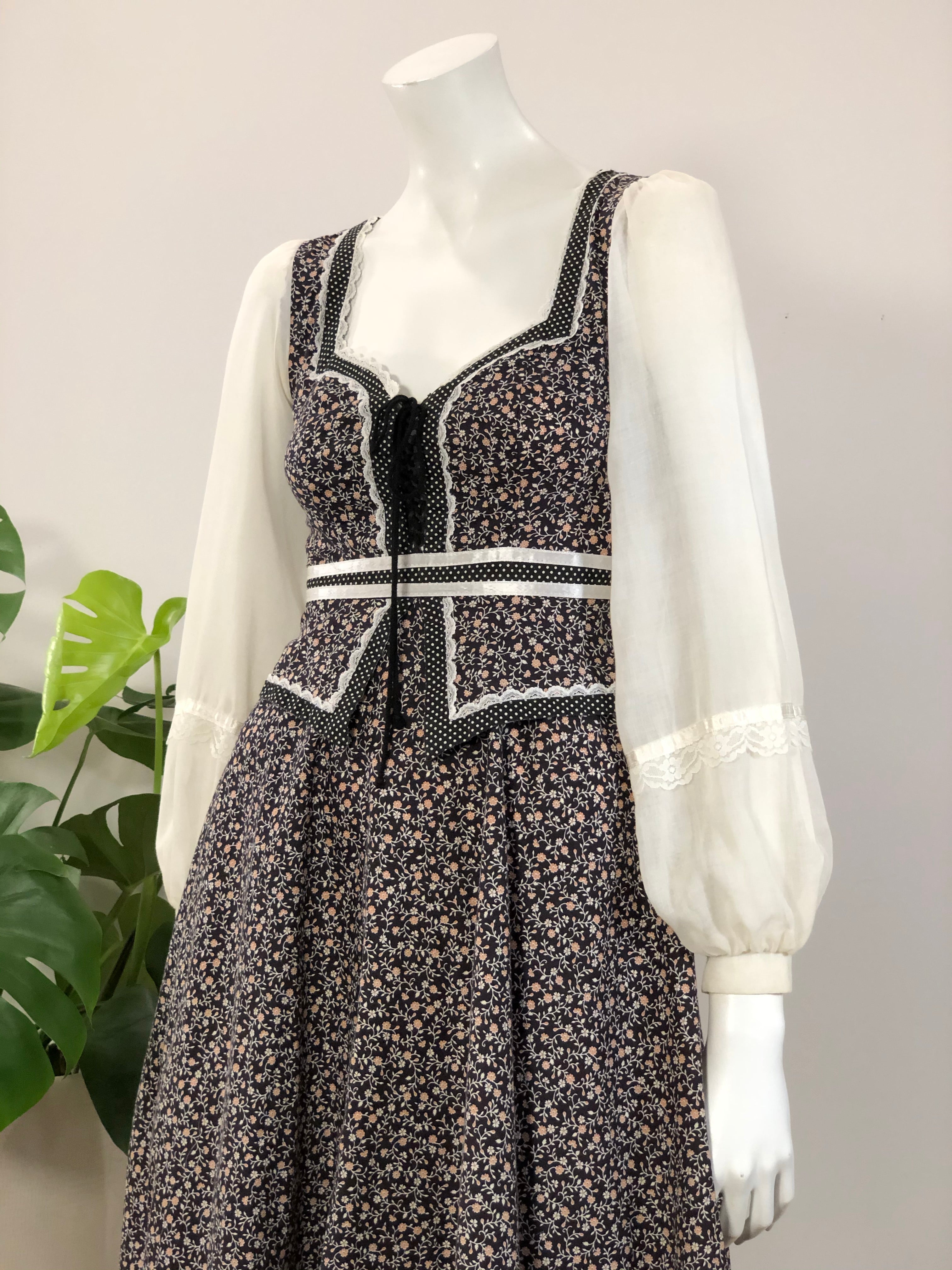 vintage Gunne Sax black calico laced bodice prairie dress 70s hong kong vintage vintage Gunne Sax black calico laced bodice prairie dress 70s hong kong vintage